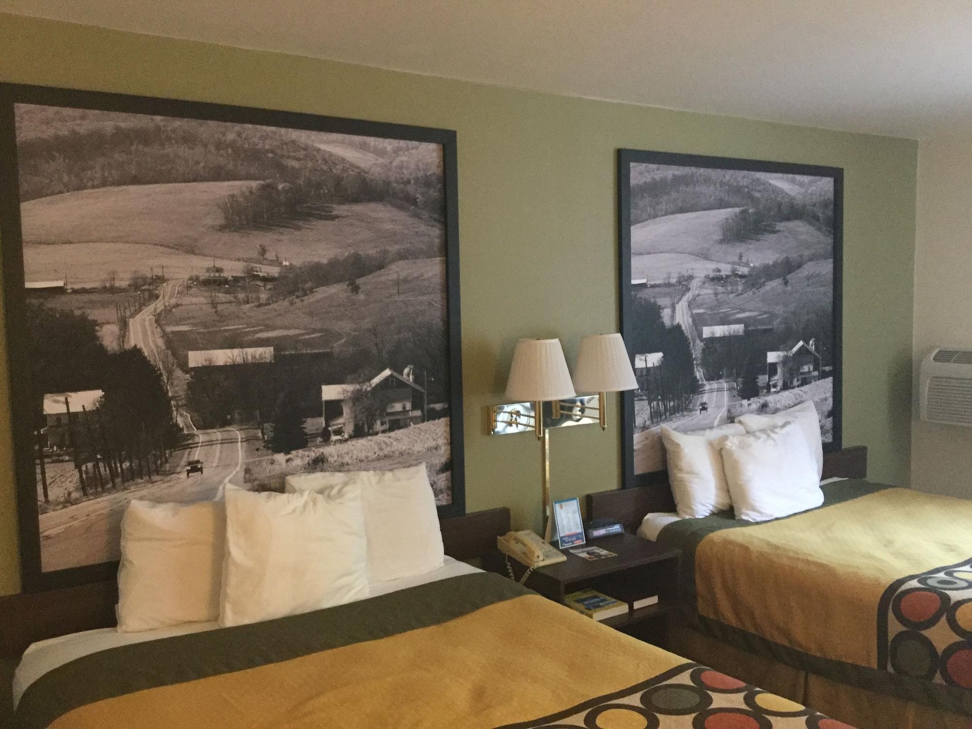 Super 8 By Wyndham West Middlesex/Sharon Area Hotel Bagian luar foto