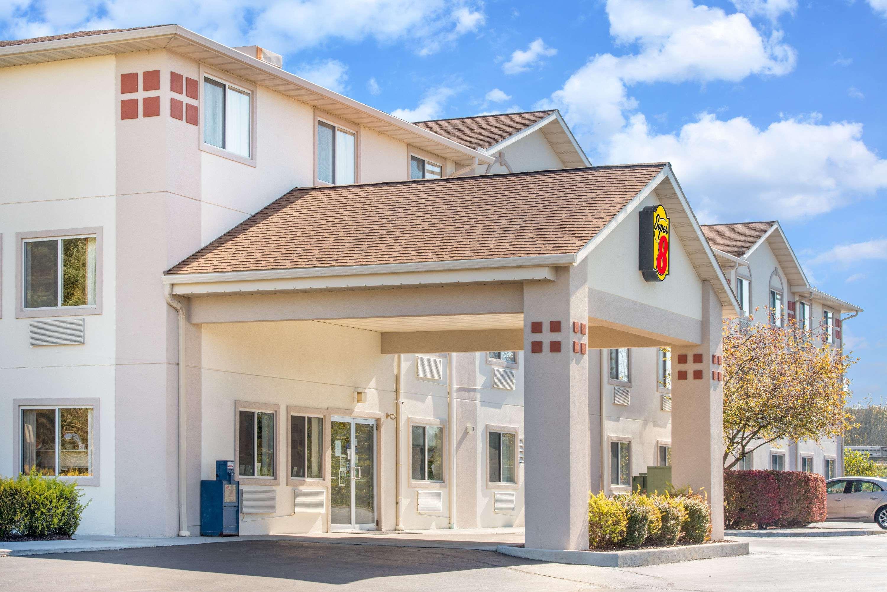 Super 8 By Wyndham West Middlesex/Sharon Area Hotel Bagian luar foto