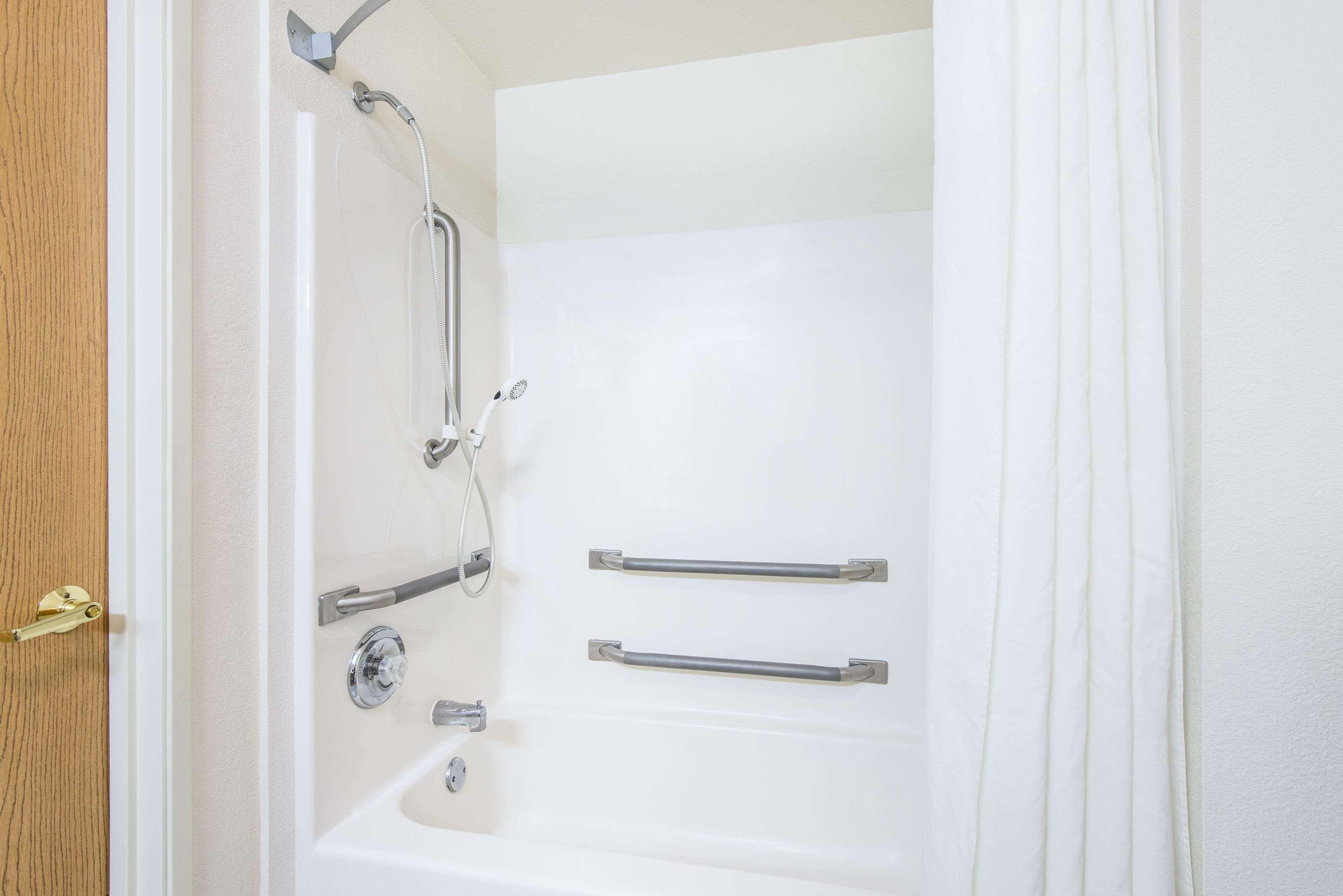 Super 8 By Wyndham West Middlesex/Sharon Area Hotel Bagian luar foto