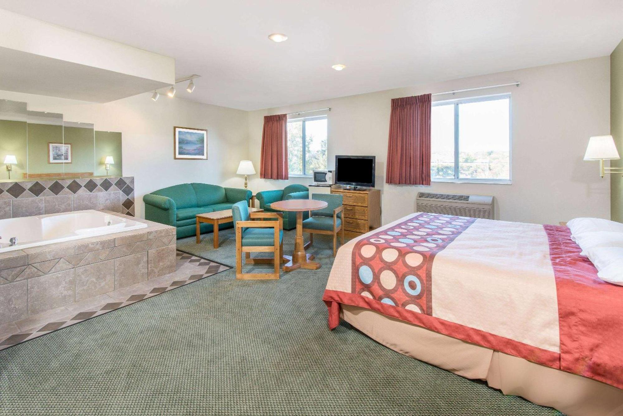 Super 8 By Wyndham West Middlesex/Sharon Area Hotel Bagian luar foto