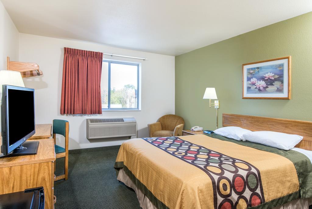 Super 8 By Wyndham West Middlesex/Sharon Area Hotel Bagian luar foto